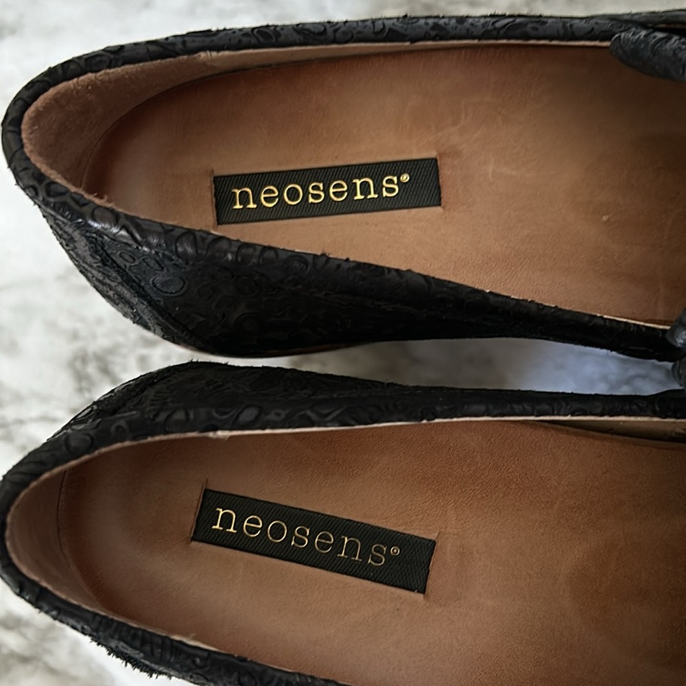Neosens size EU 36 size 6 Lace patterned stamped tooled leather heeled loafers - Picture 5 of 15